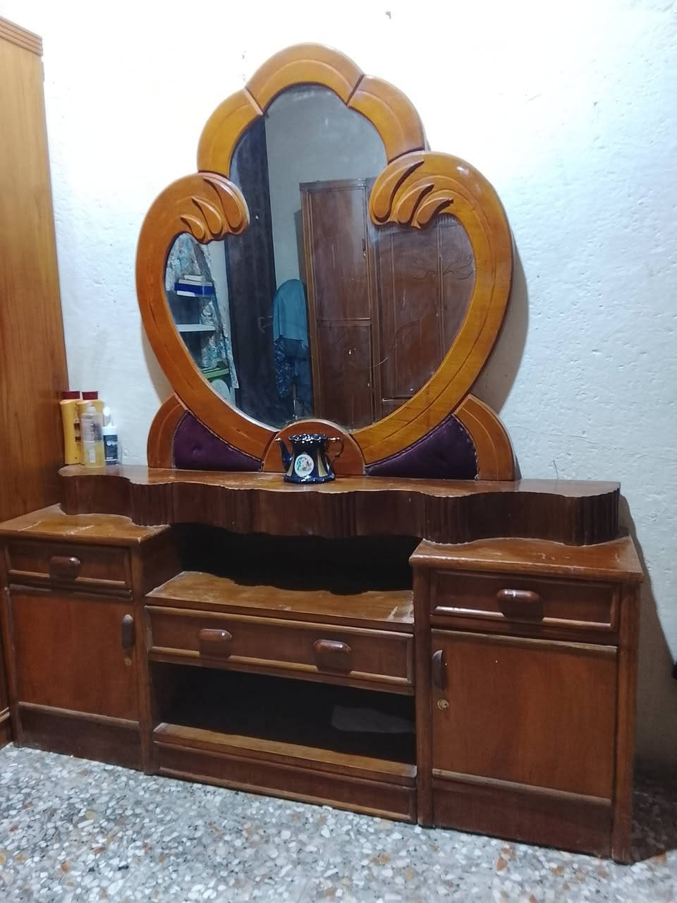 السلام عليكم  بيع مستعجل كنتور جديد النظافه فول والميز مال المرايه  مكان بابل ***********
