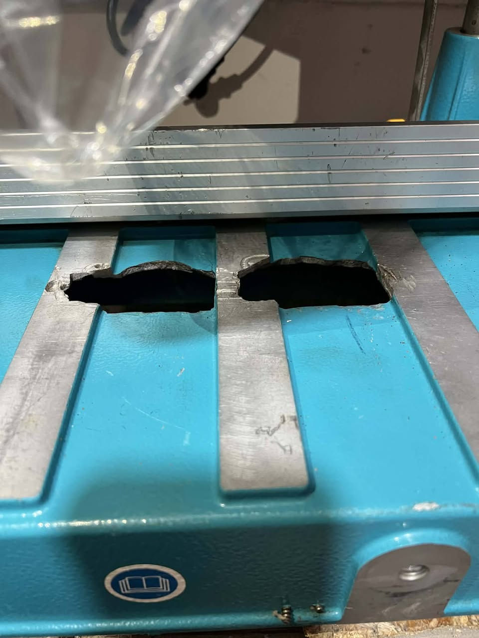 السلام عليكم..كيلون يلماز مشدود ماطور جديد اصلي وفخات جديد والهيكل نظيف جدا ديالى  ***********
