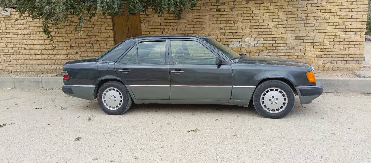 مارسدس  دب موديل 86
محورة مكينة وگير 2500 مكفولات عالشرط
حدادية جديدة كهربائيات جديدة
تخم تاير جديد 
رقم ميسان مشروع وطني تحويل مباشر 
غرفة نظيفة 
سيارة حلوة مالة جناي ومناسبة 
مكان السيارة ناصرية التضحية
سعرها
32
وبيها مجال
للتواصل 
***********
