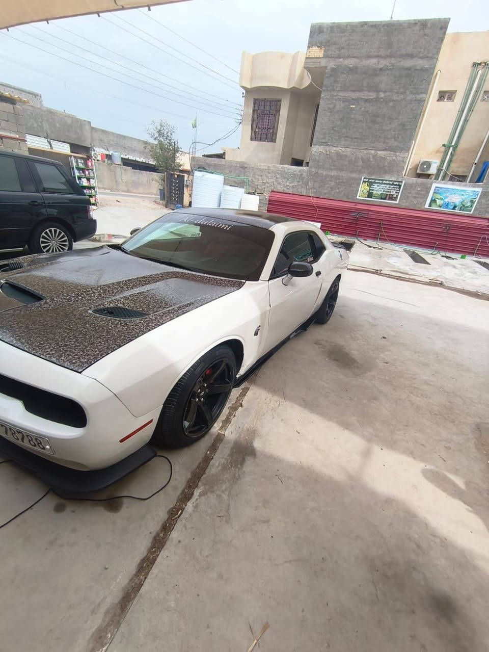 سلام وعليكم سياره جالنجر ١٥ معليه ١٦ للبيع رقم بغداد سياره حلوه ومرتبه محرك 3.6 ضربه بجم شواصي ولغود كفاله مكاني البصره الجزيره تبريد ثلج رقمي *********** اخوان مكلف بالنشر هذا رقم راعيها

