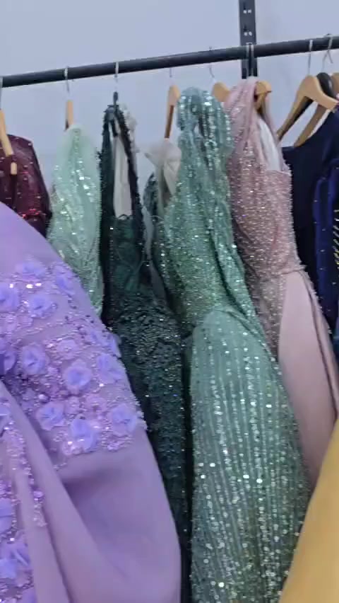 شلعه مال بدلات للبيع بيهن تقريبن 100 قطعه بسعر كلش مناسب رقم ***********
