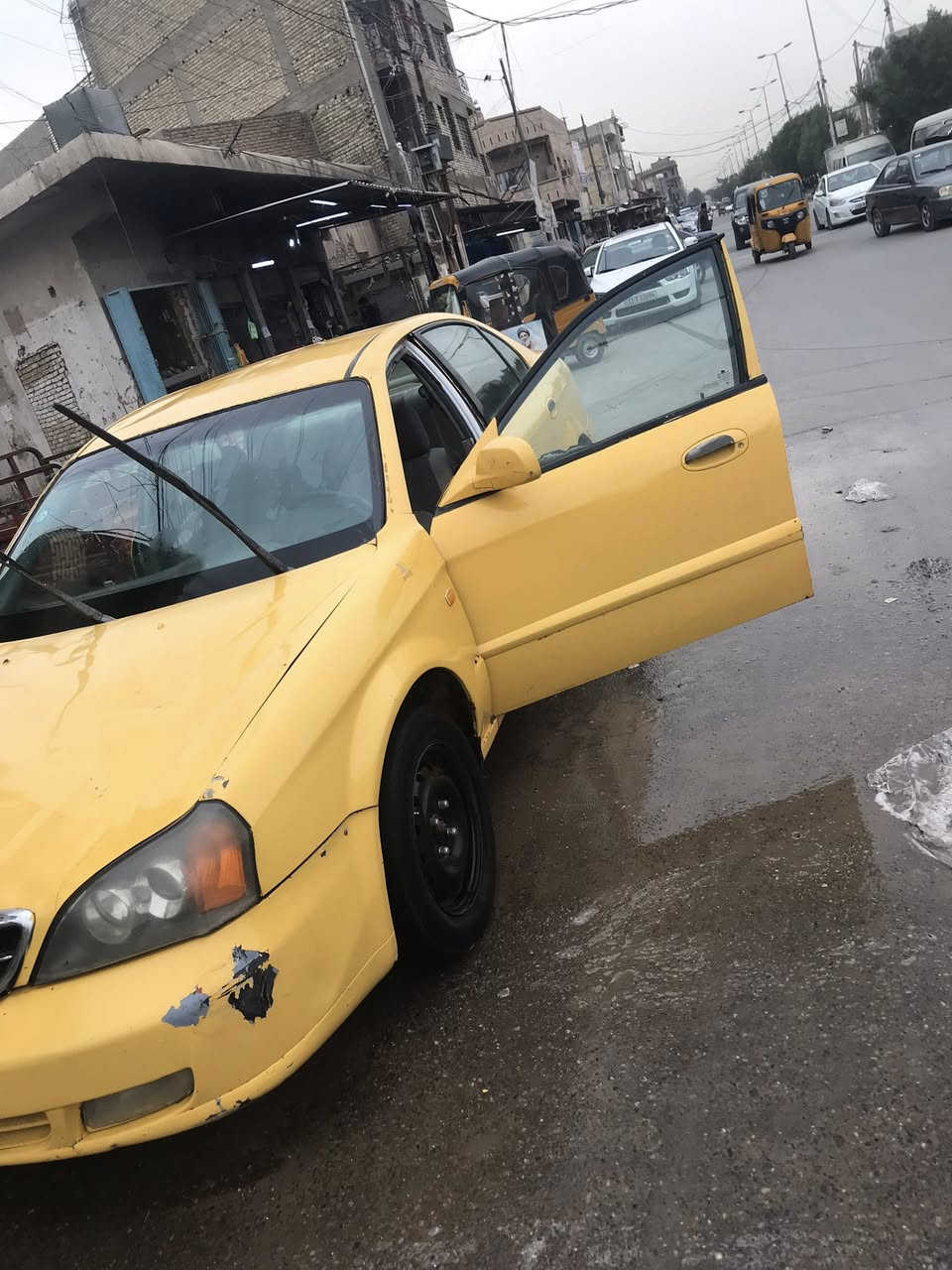 السلام عليكم شوفر ليت ابيكا 2006 مكينة گير اوتوماتيك مكفولات رقم انكليزي سنويتها 27 مكاني بغداد الحرية مصفرة هيئة وغرامات سيارة ما بيها ظربة هذا رقمي *********** مراوس بسمند السعر 27 بيها مجال قليل
