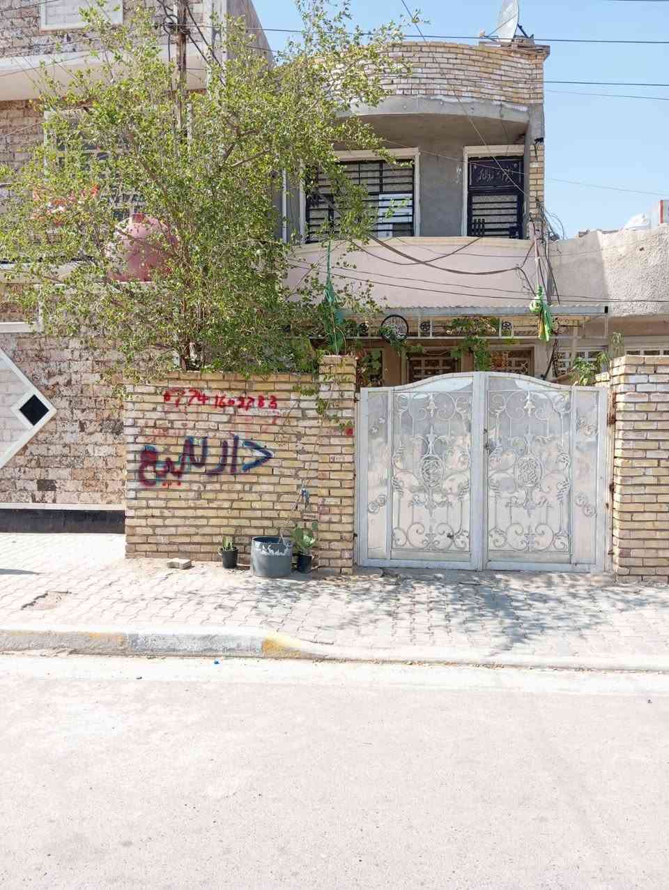 بيت للبيع المساحة ١٠٠ م
قاط ونص 
السكلات ال١٥ قرب المستوصف 
لمعرفة السعر الاتصال ***********
