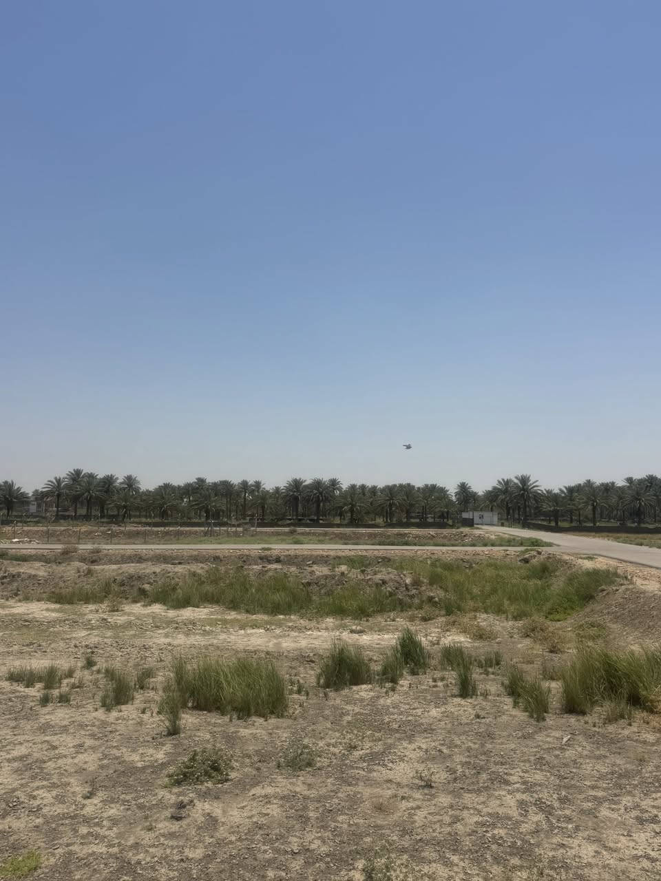 سلام عليكم الإخوة الأعزاء يوجد  تقسيم جديد من الدونم لل100متر باقي شي قليل  ع شارعين مي وكهرباء وتبليط كامل ع طريق العلويه شريفه ع بزل حجي علي متوفر كافه الخدمات طابو زراعي ملك صرف. مفتوح بيه بيان سند جديد 2025 تحويل مباشر بسم المشتري. ***********.  /***********
