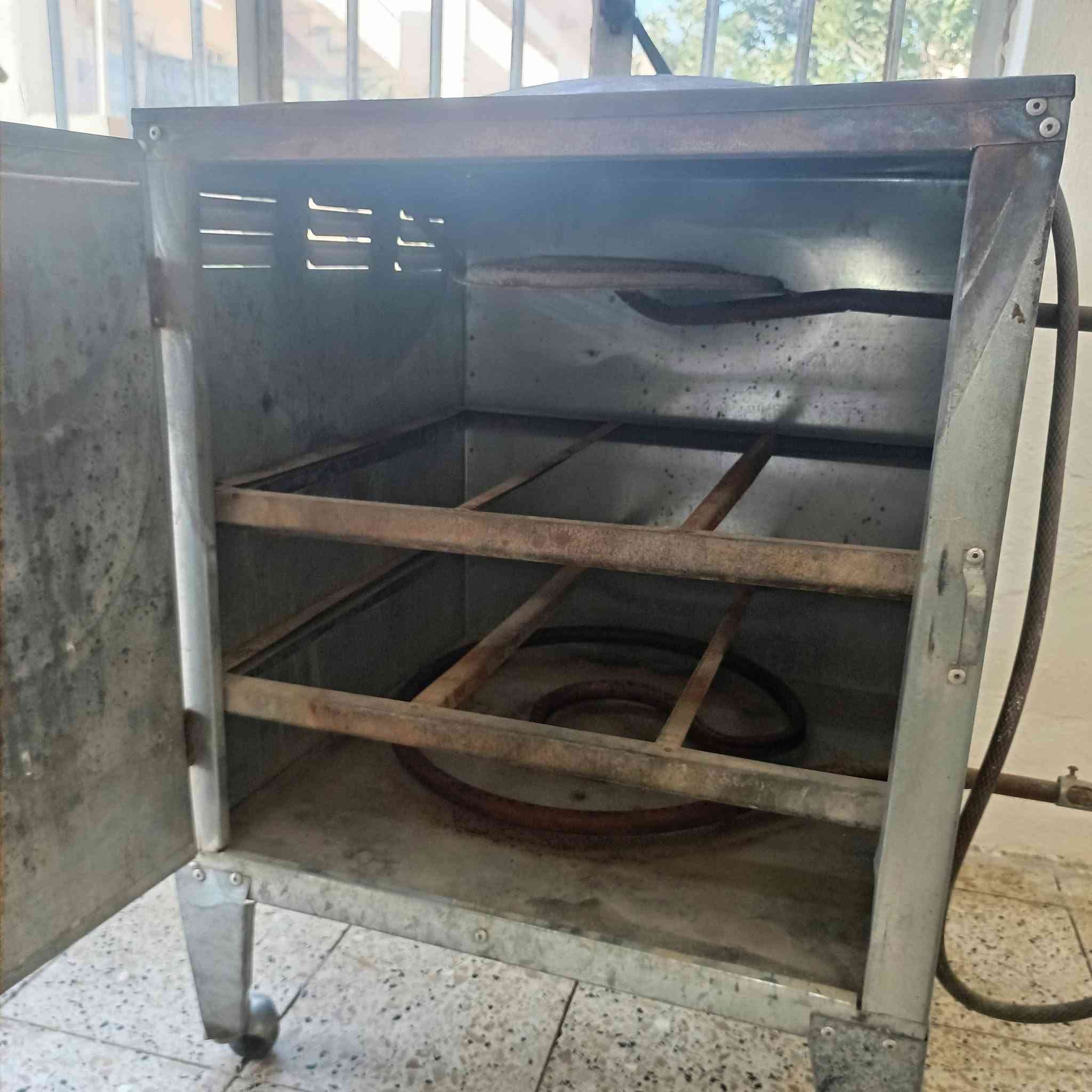 فرن وصاج للبيع سعر 25 مكاني العريبي للتواصل واتساب ***********
