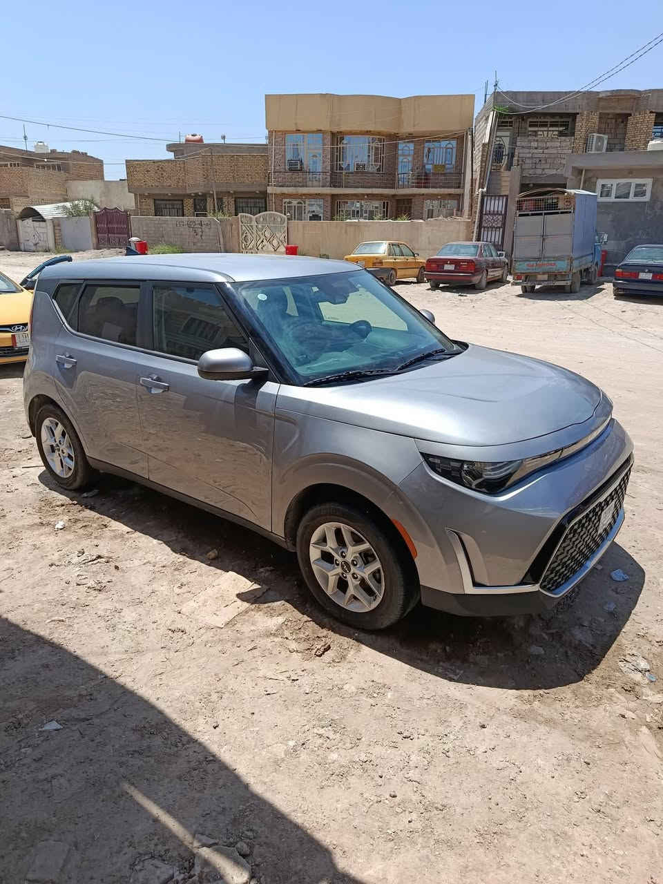 كيا صول 2023
 رقم فحص مؤقت
حادث جاملغ وبنيد فقط والباقي كفالة من الصبغ 
مكينة كير كلها مكفوله
 شواصي راديترات كلها سليمة شركة  وشرط الفحص والسونار
ماشيه 40 ميل 
مواصفات السيارة رادارات امامي جانبي وخلفي
توقف ذاتي  وقيادة ذاتية وتحديد مسار ونقط عمياء
ويل كب 17 بلادي وكامرة وشاشة كبيرة تدعم كاربلي
داخل رصاصي وفول تحكم ستيرن 
مكينة 2000 دوش 
المكان بابل الاساتذة 
السعر147وبيها مجال للشراي
صور الحادث بالمنشور
الاستفسار ***********
