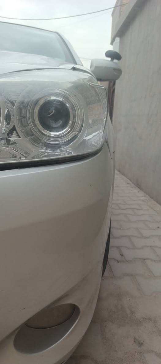 السلام عليكم من رخصة مدير الكروب بي وايدي للبيع اوالمراوس سيارة موديل ٢٠١٣فول مواصفات تبريد تخم تاير حداديه كامله كامره شاشة فتحه بصمه مابيهه اي نقص رقم بغداد صدام أصولي بس ما اندل راعيهه مكفول من الكص والسرقة والعشاير السعر ب٢٨ بيه مجال مكاني كربلاء ***********
