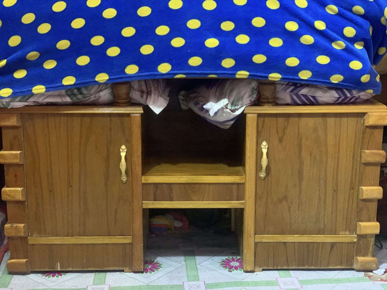 السلام عليكم غرفة نوم أربع قطع نظيفه كلش نجارة النجف كنتور طابقين هوه وزاويه ابو ال ٦ صبغ جديد للبيع مكان ناصريه مركز السعر خاص ***********
