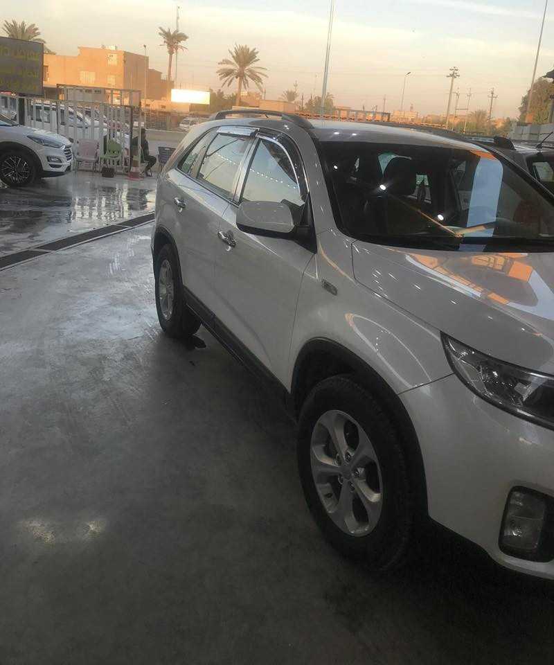 سورنتو ٢٠١٣ شكل ٢٠١٤
وارد خليجي 
لون ابيض 
٧ راكب 
٦ سلندر 
ماكنه دوش 
حساسات 
كامره 
ويل كب 
داخل مخمل مغلف جلد 
ارضيه جلد 
تبريد
رقم ديالى باسمي 
بيها صبغ جامرلوغ وباب 
***********
