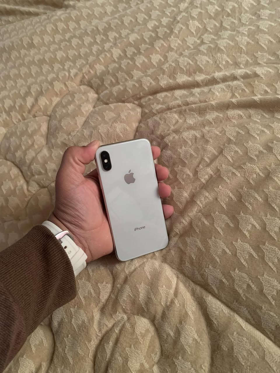 ايفون اكس عادي جهاز نضيف شخط مابيه
مبدال شاشه وبطاريه اصليه عل فحص بطاريه١٠٠
ذاكره٦٤ نموذج ام جهاز حلو نضيف سعره 100 وبيه مجال 
 مكان نجف كوفه *********** فقط وتساب
