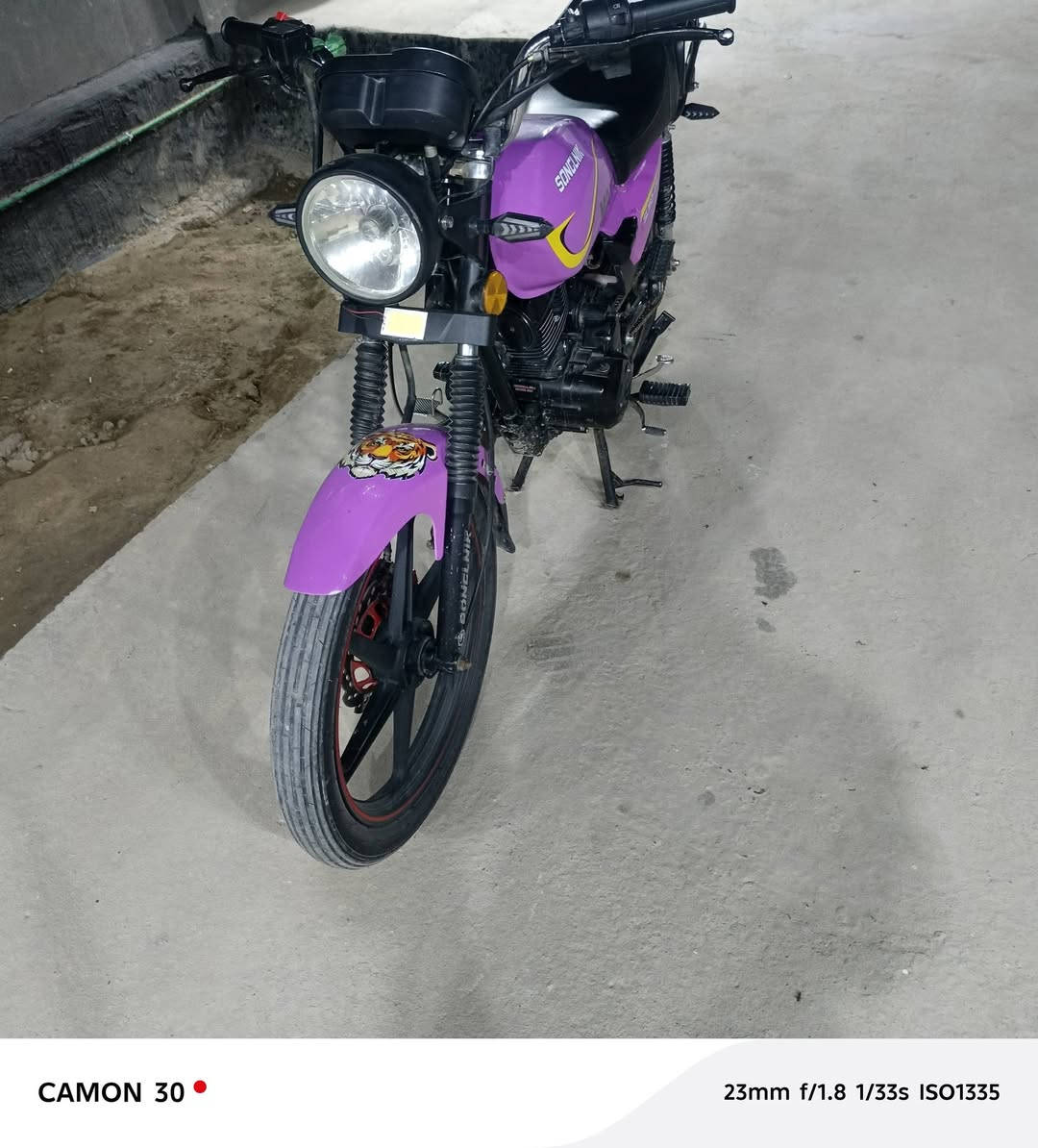 السلام عليكم دراجه شاينك للبيع موديل 25 حلوه ونظيفه اوراق سكنر المكان الحمزه الغربي السياحي  السعر 650 وبيها مجال ***********:
