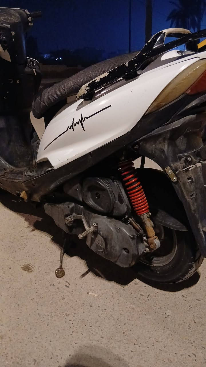 سلام عليكم شباب دراجة ماكس ثلعب للبيع دراجة ناعمة محرك بلادي مال حاوية شادة اول تبديلة دهن دراجة بيهة شغلة وحدة كهربائييات تشتغل بس بيهة رخاوةة تايرات جدد صدر امامي وخلفي شغالات بيهة شيال رياضي ياباني اصلي سعر ٤٥٠ وبي مجال مكان ديالى بعقوبة بهرز  للتواصل ***********
