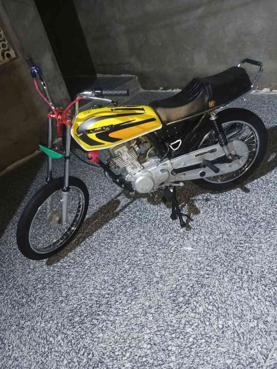 سلام عليكم دراجة للبيع نامه امتياز الاصلي كلك الشاصي ارشه السعر اتواصل خاص مكاني ناصريه وهذا رقمي ***********
