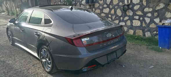 سوناتا موديل 22 فول لون سمنتي مميز ممرقم فحص حره بأسمي حادثه بارد وربع بالجاملغ الأمامي حار الايربكات كله سليمه السياره ليبر واحد ولا قطعه مبدله السياره حلوه ومرتبه اكفله الك بالمكاتبه  بيع او مراوس حتلو معوقين 
السعر المطلوب 170بيه مجال 
الصور الحادث موجوده بالمنشور 
متواجد على فيس 
***********
