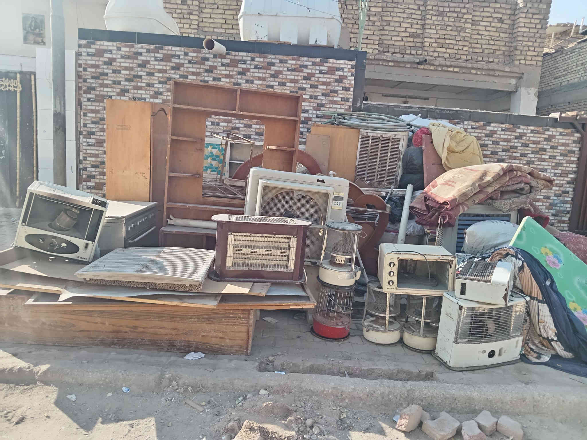 سلام عليكم غرا بيت قديمه للبيع التواصل مع لارقام 
***********
***********
