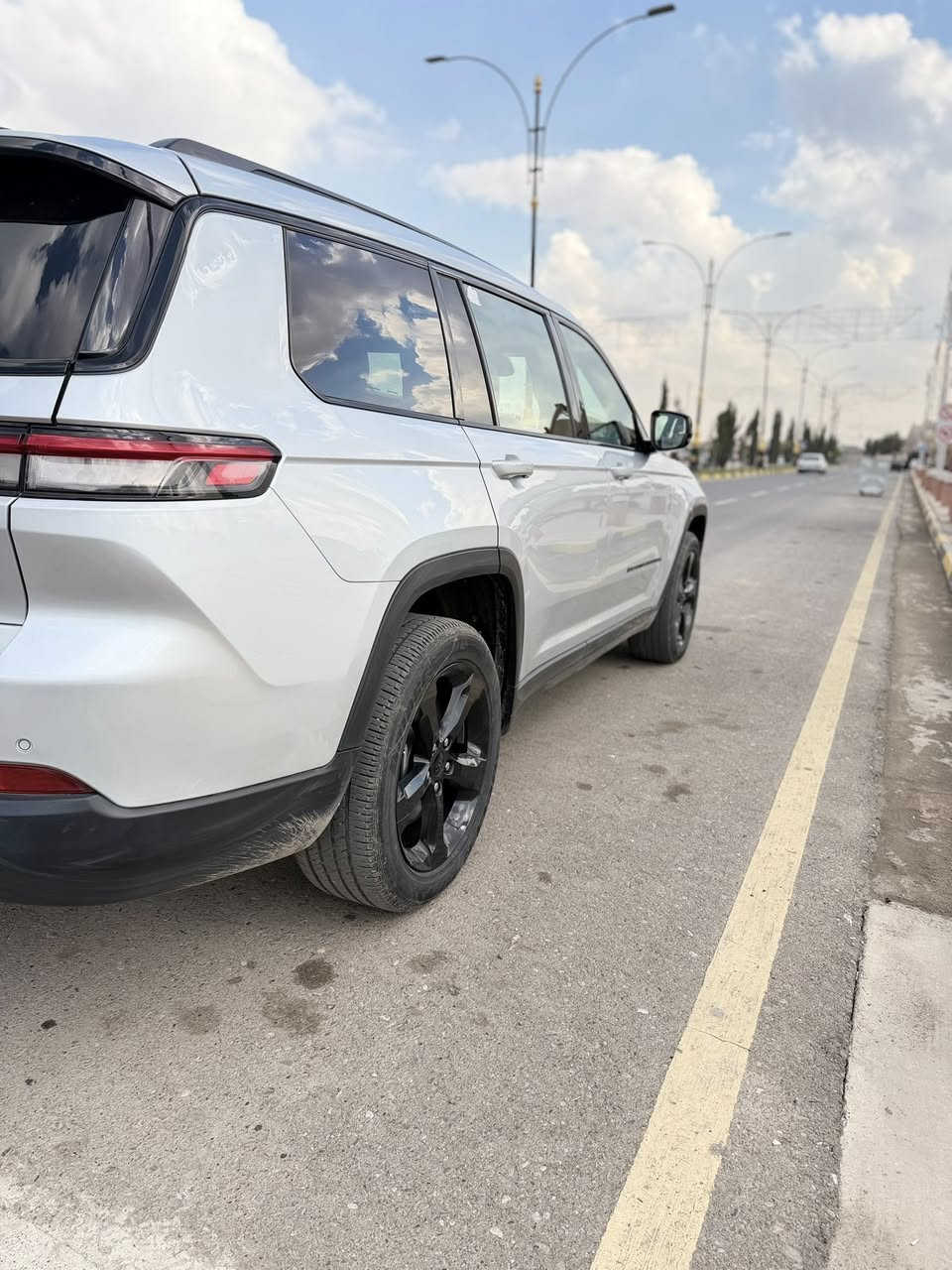 للبيع  Jeep Grand Cherokee 2024
او مراوس 

جيب كراند شيروكي 2024 امريكي 
ضررها سرقة القطع الخارجية  فقط والسستم كامل
 بدون اي حادث او ايربك 

7 راكب 
كاميرا خلفية + حساسات ورادار 360
مثبت سرعة  
نظام أمان  كامل 
(فرامل طوارئ + تحذير خروج عن مسار)
تبريد ٣ قطع  
ماشية 50,000كم 

السعر 270 

تفاصيل اكثر واتساب ***********
