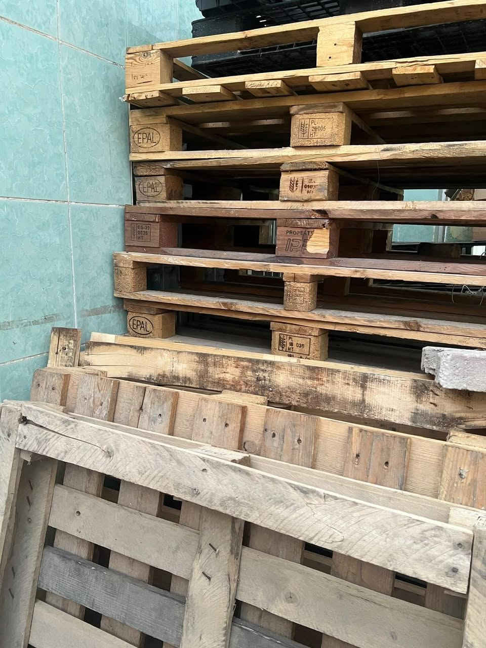 سكيباات عدد 21 خشب و 31 بلاستك بحاله جيده للاستفسار الاتصال ع الرقم*********** عمارة, ميسان
