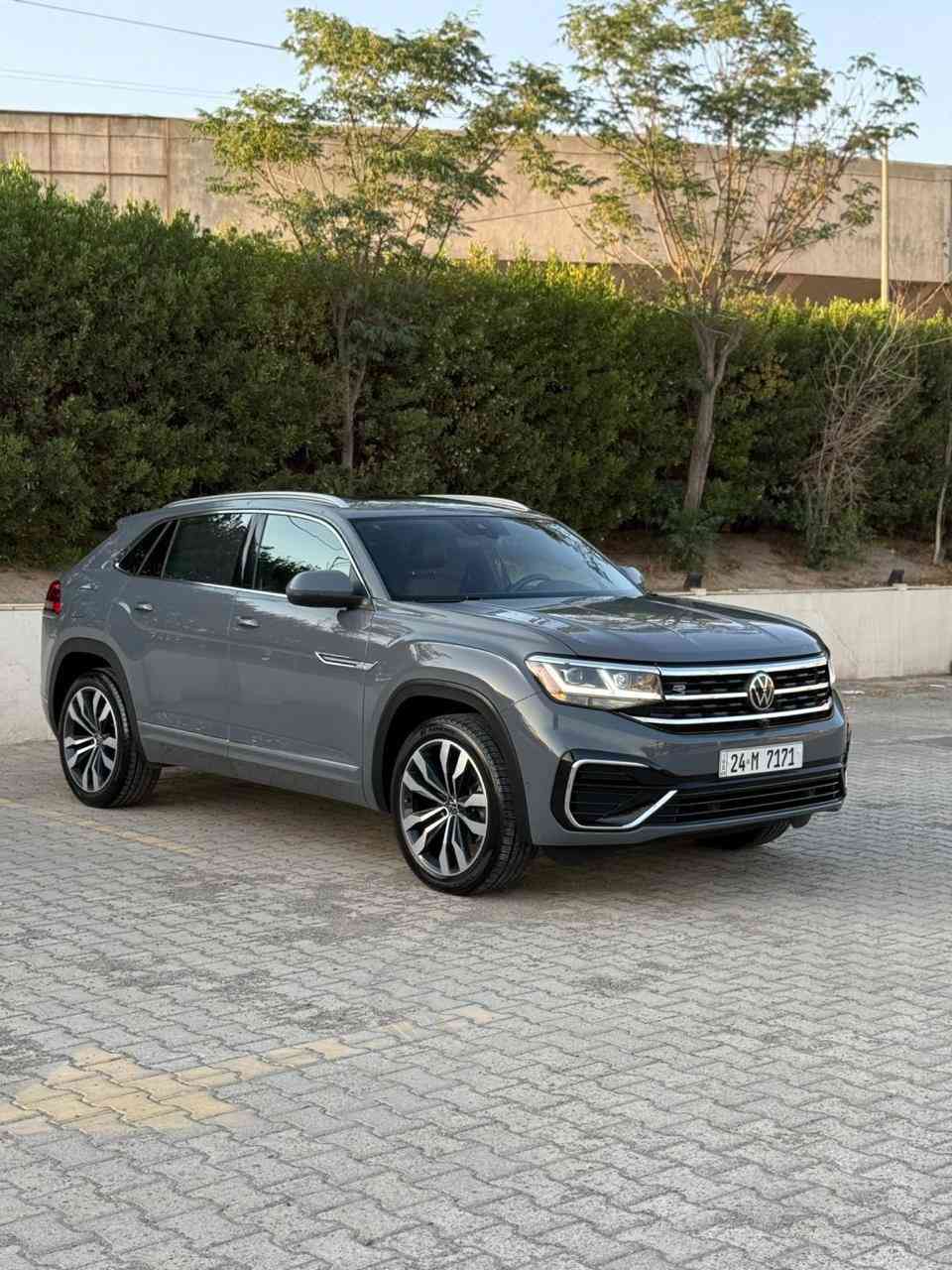 Volkswagen atlas sel r line premium 2021
للبيع أو مراوس 
أطلس كروز سبورت فول مواصفات 
ماشية 51000الف مايل    
موديل:2021
لون سمنتي 
داخل أحمر 
كاميرا ٣٦٠درجة 
كشن حار 🔥 بارد❄️
كشن خزن 
٤باب بصمة 
تشغيل عن بعد 
لايت متحرك مع وضعية القيادة 
باب خلفي بردة 
سماعة 🎧 ماركة فيندر مع مكبر 📢 صوت 
مساعد باركين 
أوتو بارك 
محرك 6سلندر 
شاشة إلكترونية 
نظام أندرويد أوتو ابل كاربلي 
دفع رباعي-فورميشن 
سقف بانوراما 
صندوق شفت 
السيارة كلين تايتل مكفول كفالة عامة شرط تقرير الكارفاكس 

رقم التلفون ***********
-*********** 

 🌁price:375
