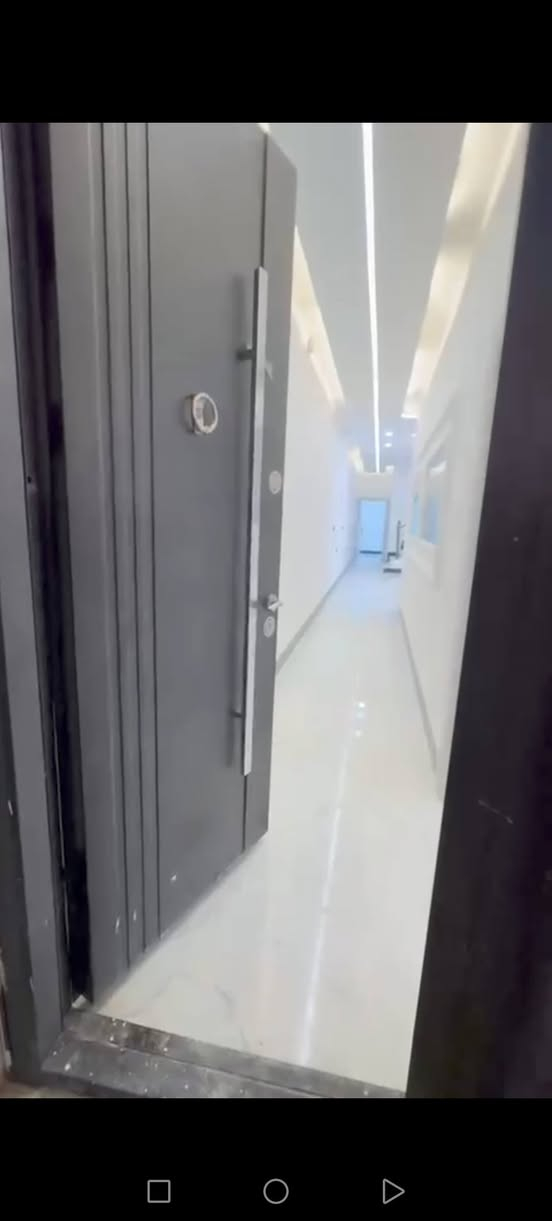 دار طابو طابقين بناء حديث للبيع نظام دكات(تبريد مركزي) ديكورات مغربية انترنيت كامرات مراقبة 
العنوان / كركوك حي عدن قرب جامع مصطفى الحبيب 
#المساحة /دار (١٠٤)متر
 #الواجهة /دار (٥)متر
#طابقين يحتوي على:- (٣)غرف نوم ومطبخ حار بارد واستقبال وهول2 وصحيات فوك وجوه  وكراج سياره
السعر /١٦٨ مليون مع مجال
#للاستفسار الاتصال  ***********
