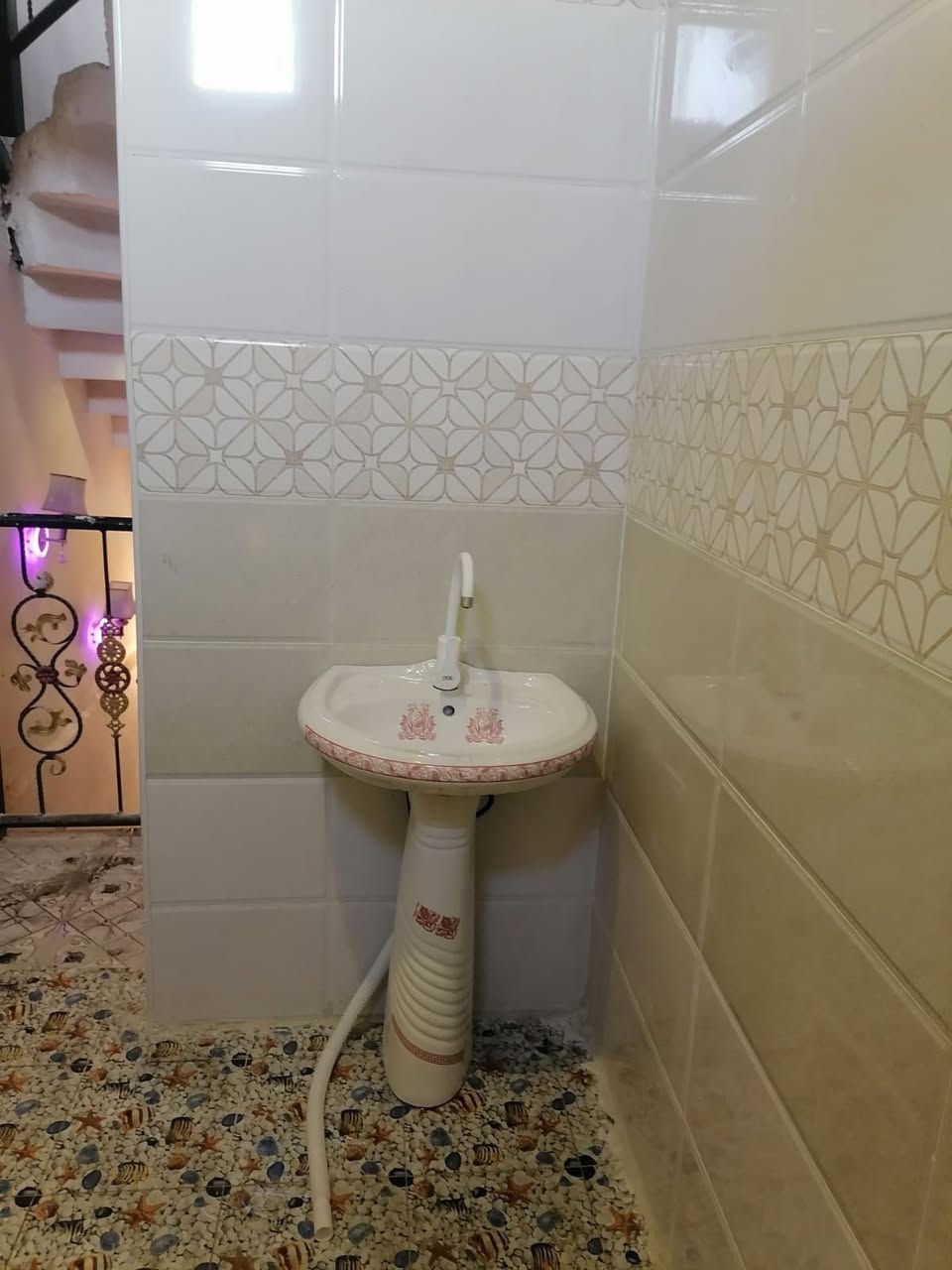 الايجار بيت طابقين القبله سوق كبير
ثلاث غرف وصاله ستقبال مطبخ صحيات
اجار750الف ***********📞
