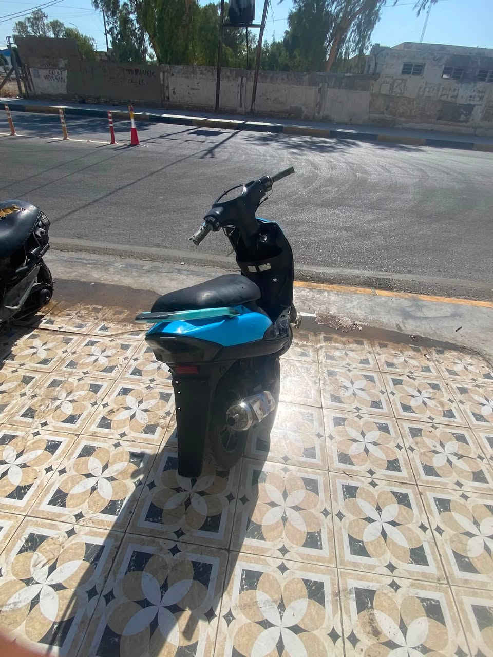 سلام عليكم دراجة ماكس عدله للبيع دراجة تعمري جديد مكينتها خرسه تخبل دراجة كامله ما بيها نقص وجها موجود نقصها بس عداد فقط دراجة شعله معدل حلوه تخبل كهربائياتها كلها شغاله شغل واطلع وين ما يعجبك دراجة صدر امامي جدجد صدر خلفي جديد ويلات جدد تايرات جدد كفراتها نضاف كلش مختمات ماكني ديالى بعقوبة مجاور نادي ديالى ورشه بيلي ماكس لتعمير الدراجات ***********
