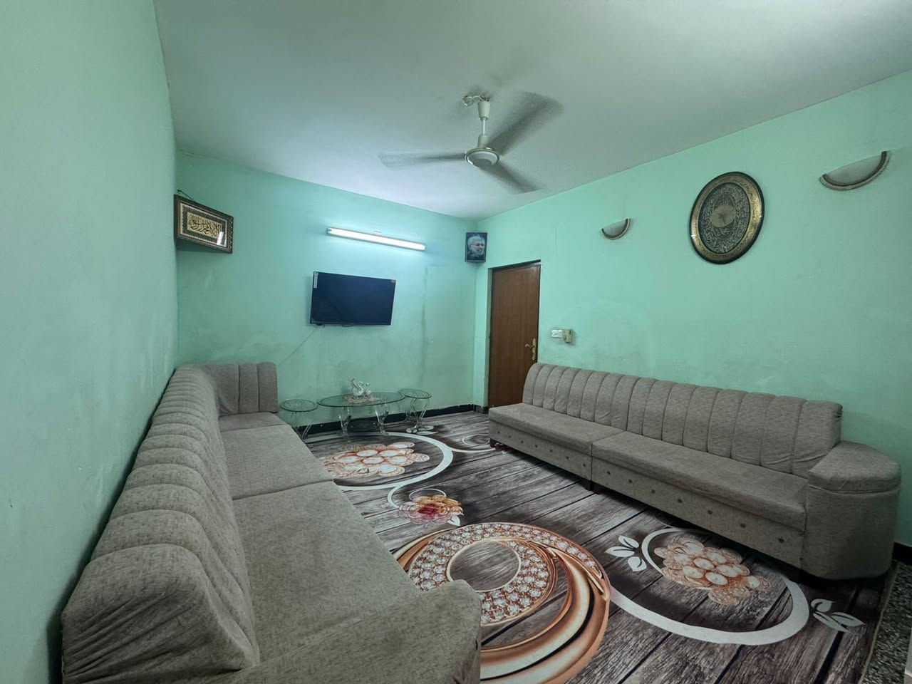 السلام عليكم للبيع شقة طابق ارضي في عمارات ابو رمانه خلف الطاقه المساحه٩٥متر خدمات فول تحتوي على غرف عدد ٢صاله وصحيات  السعه٤٧بيها مجال
للتواصل***********
