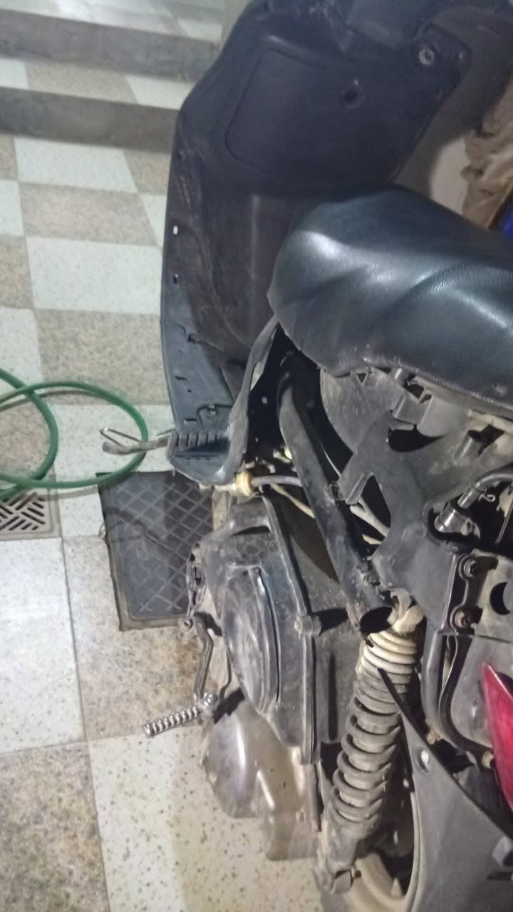 سلام عليكم فراشه للبيع الدراجه شغاله معدل كهربايات كله شغاله صولنصه FR الدراجه خير من الله سعر 250وبي مجال الدراجه شرط الفحص الدراجه ما مغسوله


**إذا كنت صاحب هذا الإعلان وتريد حذفه لأي سبب، رجاءا أرسل رسالة إلى الدعم الفني**