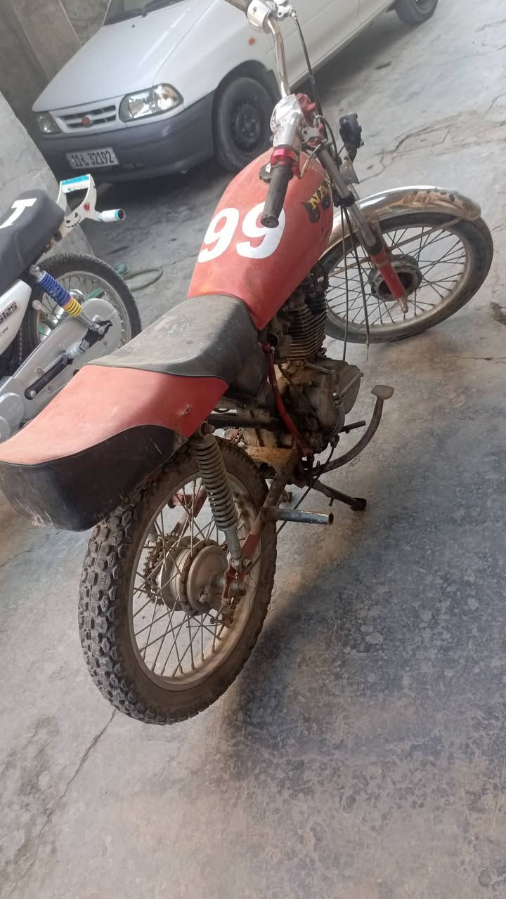 دراجه بدون محرك
بس كشر كلك كلك.. يعني سكنر 
السعر 300
المكان بغداد الشعب.. 
لاتصال، ***********
