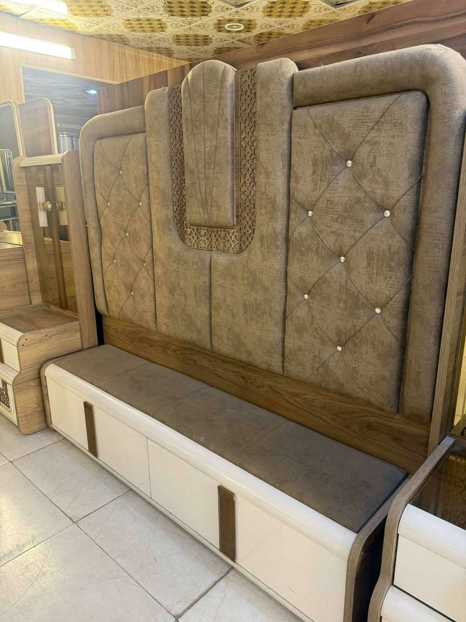 @إشارة ✨ غرفة تركي  اصلي صبغ حراري مودرن 11 قطعة ✨
نظام أبواب  بروفايل فاخر
سرير مخزن جك 
 ضهر بلوك
 جام برونزي أنيق 
 قماش وتر بروف أصلي
 سرير مخزن جك 
✨ نظافة 99/💯
🚚 شد ونقل مجاني داخل بغداد
📦 توصيل للمحافظات بأسعار رمزية
للحجز اخذ سكرين وتفضل خاص✨


**إذا كنت صاحب هذا الإعلان وتريد حذفه لأي سبب، رجاءا أرسل رسالة إلى الدعم الفني**