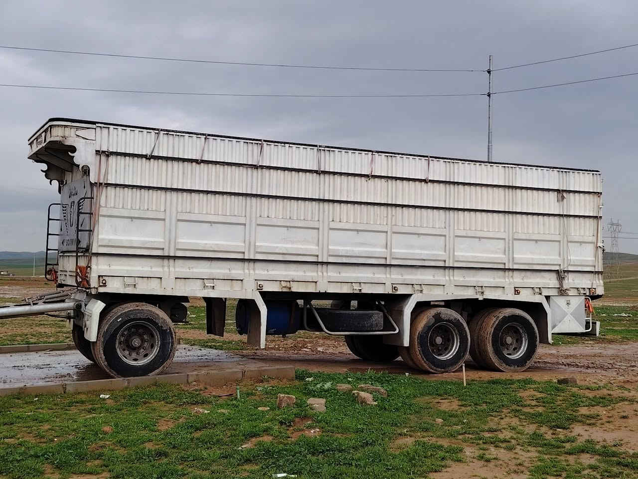 السلام عليكم مقطوره للبيع الطول /8/80 الرتفاع 2متر 
السعر140 والاستفسار رقم ***********/📞***********☎️
