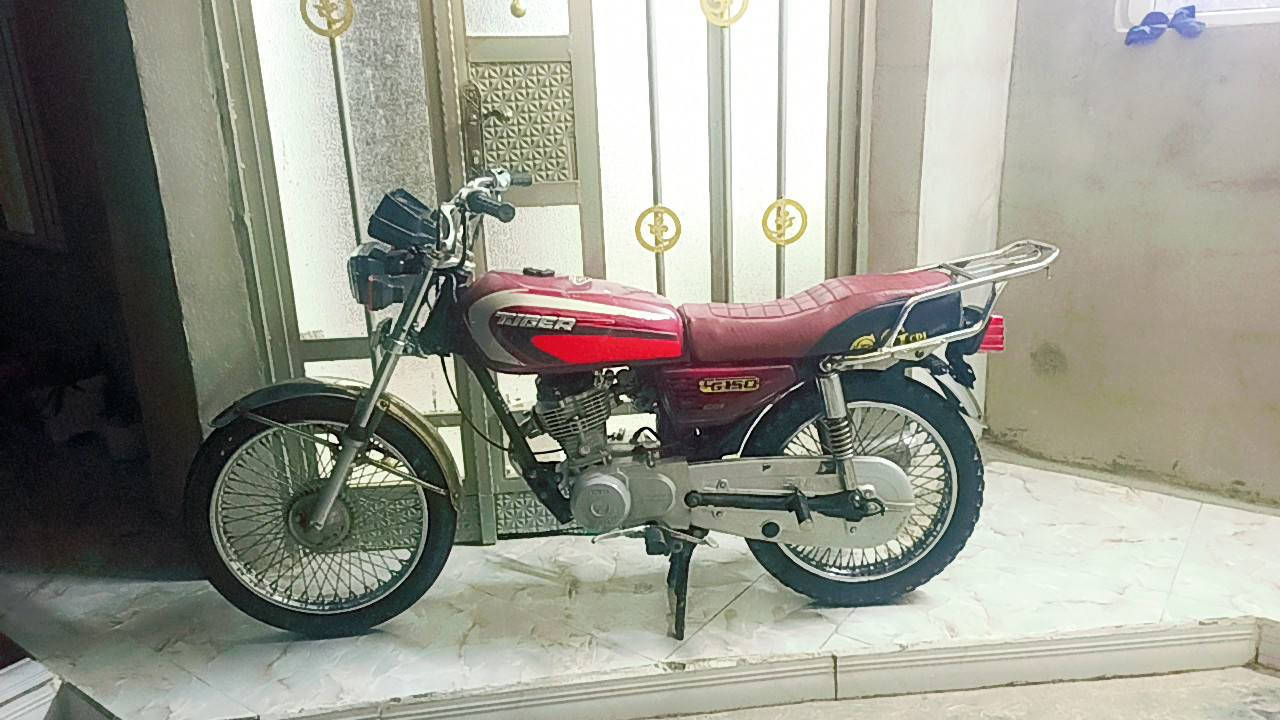 السلام عليكم تايكر اربعه كير محرك شرط لاصرف لابخار كهربائيات كلها شغال لايت اشاير باتري جديد ماطور مابي عيب سعره 290 الف مكاني كركوك ***********
