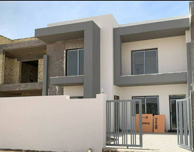 بيتين متجاورات للبيع في مجمع الرياحين السكني موقع البيوت مميز في الزون سي مقابل حديقة وفي بداية المجمع مساحة البيت ٢٠٠ م وبسعر مميز وبنظام الاقساط للتفاصيل***********
