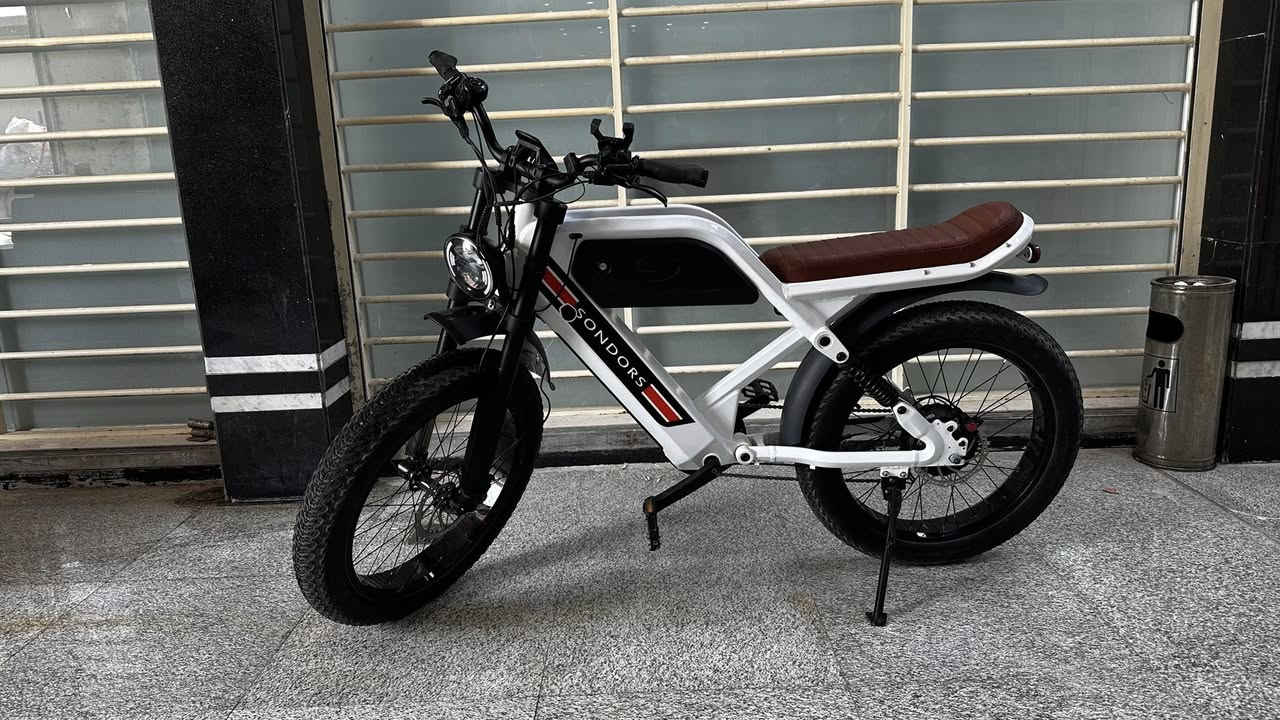 السلام عليكم بايسكل شحن ماركة ساندروز مكينة شيمانو سرعتة 50 يشتغل بايدر وحد و سكليتر وحد يقطع مسافة 55 كيلو صار 6 اشهر منزلة السعر 700 وبي مجال الله شاهد هذا مو سعرة بس لان مستعجل على بيعته متواجد فيس و واتساب 
***********
