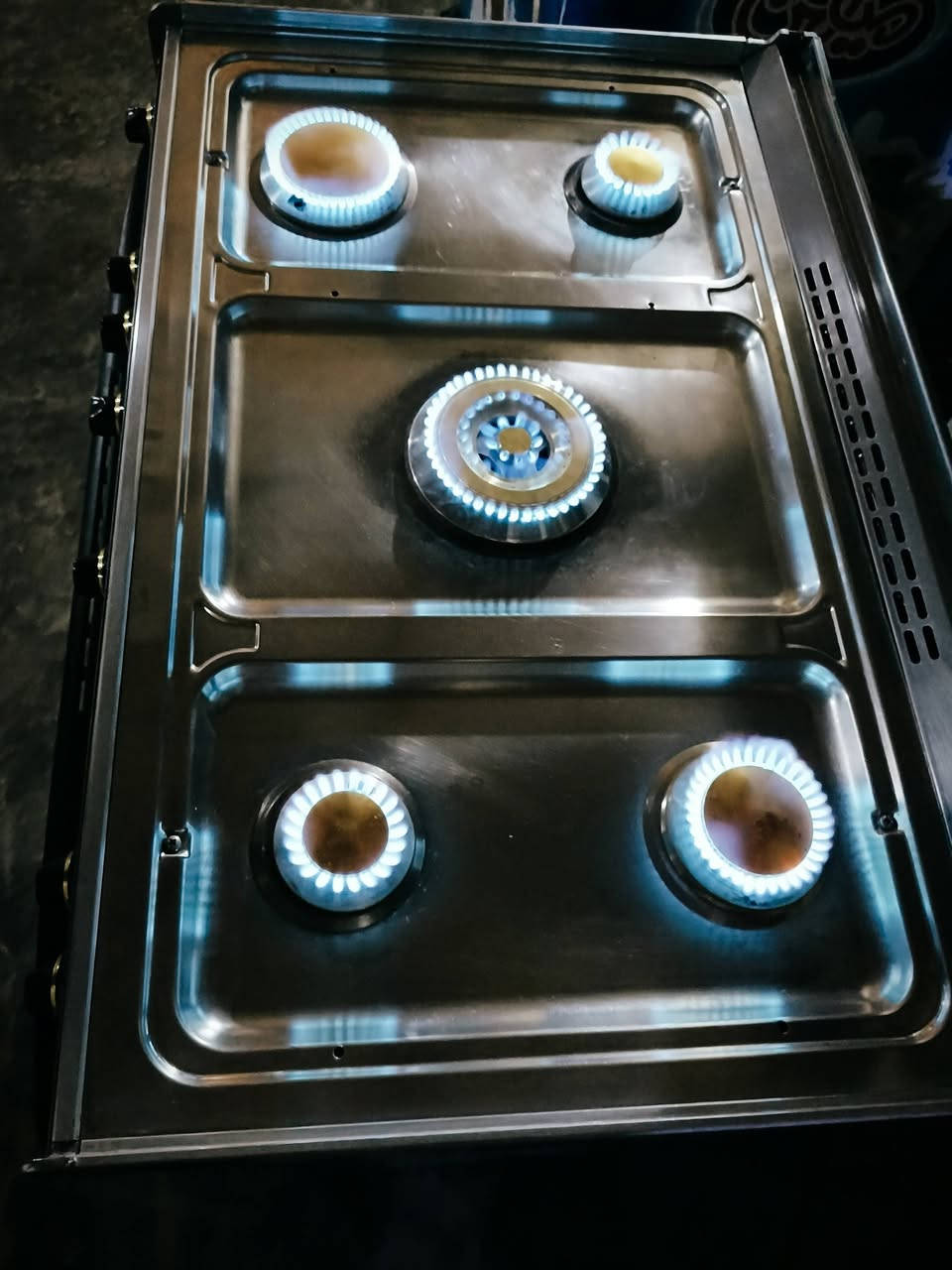 طباخ كريازي مستخدم نظيف كلش شغال ميه ميه مثل الي بلصوره
***********
