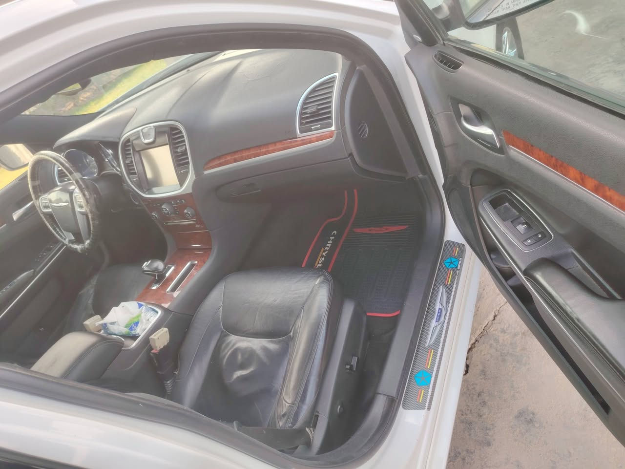 سلام عليكم لبيع أوباما موديل 2012 اصل فول موصفات محدثه  موديل 18 عداد  260  كشنات جلد تشغيل عن بعد صاج ملكي كير طياره وارد خليجي بدون حادث مامفتوح بيه ولاقطعه  فقط صار بيه شخط بصيط بل باب خلف سايق وصلح بدون فتح كير محرك واكسل كفاله وصدر جديد تايرات جدد مكان سياره بغداد تصال ***********
