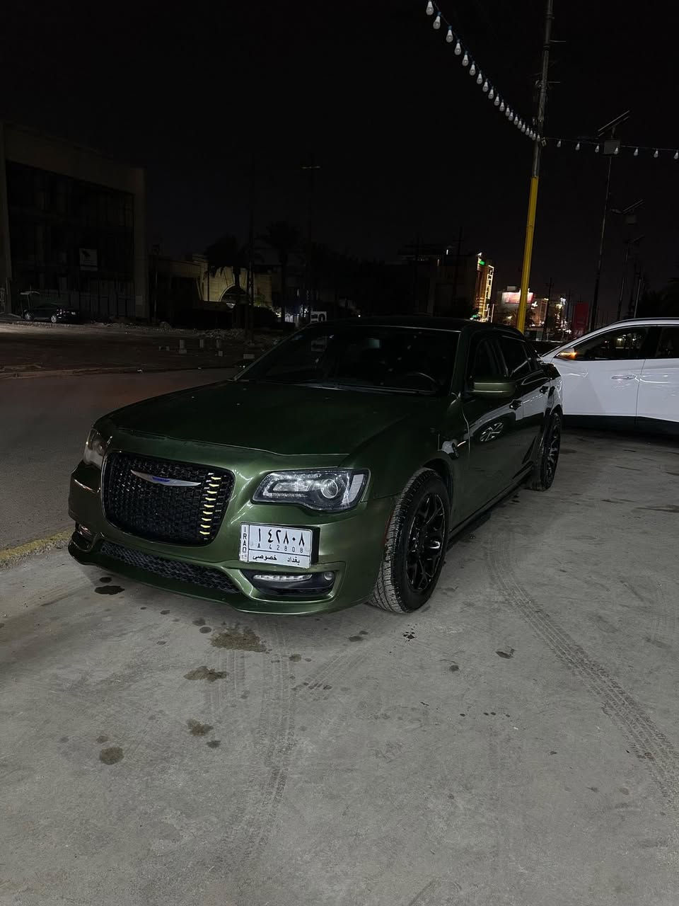 السلام عليكم 
كرايسلر C300 فور ويل محرك 3600 موديل 2013 للبيع 
وارد أمريكي حادثها چاملغ وبنيد 
السيارة مصبوغة زيتوني تغيير لون ماعدا القماره والدواخل 
محرك وگير وميكانيك وكهرباء كله مكفول
تبريدها ثلج مابي اي نقص معروف 
مقاعد كهرباء والأمامية هيتر
ترايك مفتوح من البصره لزاخو 
ماشية ١٥٤ الف
رايدها ب ١٥٥ وبيها مجال بسيط 
تحويل ثاني يوم 
مكاني بغداد 
 
***********
متواجد واتساب
