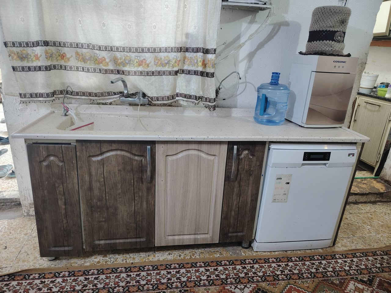 مرحبا شباب كاونتر نضيف كلش مع غساله ماعين نفس نضام صوره سعر 500 قفل بدون عمله لن سعره مناسب  مكاني بغداد الشعله اي شي راسلني خاص ***********
