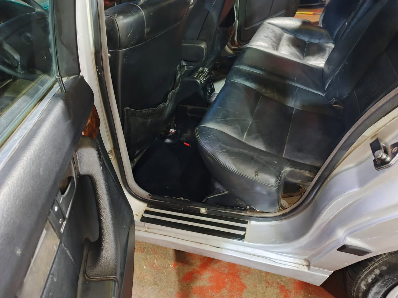 السلام عليكم للبيع 225 مسكر عدل مديل 90 كير مكينه صدر كوله جديد السياره خير من الله وجاهزه السياره احلا من الصور تعال وشوف بعينك الصور بدون  فلتر السعر 58 وبيه مجال وماكو هيج سعر بسوك***********
