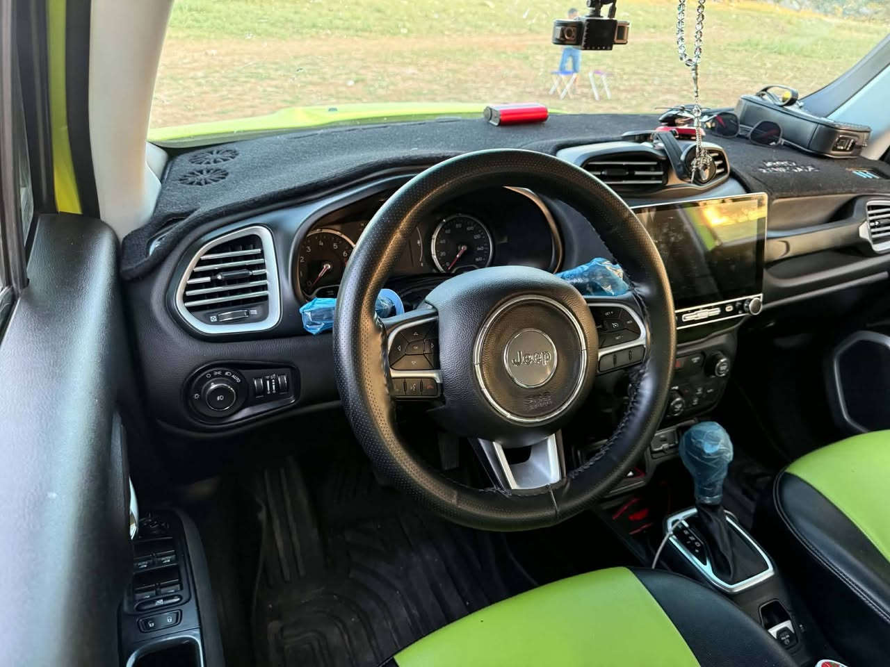 السلام عليكم شباب🙋🙋
Jeep Reneged 2018

الفئه لاتتيود تو ويل المرغوب 
حجم المحرك 2400 cc افضل شي
الكير 9 نمر 
اللون مميز 🍏🍏
نانو للبدي اصلي يم مركز موسكو بي ضمان خمس سنوات 
عازل حراري للجام اصلي 

المواصفات.. 
1-شاشه حجم كبير اندرويد اصلي 
2-كاميرا دواره
3-تحكمات فووول بالاستيرن 
4-كروز سرعه 
5-حاكيه و اوامر صوتيه من الجهتين
6-كشن كهرباء
7-بصمه وتشغيل ودخول ذكي للسياره 
السياره جديده بمعنئ الكلمه
ماشي 55ميل حقيقي

النضافه..
مكينه كير كشر كله فول مثل متشوف عينكم مكفوله عدئ الحادث مال امريكا🇺🇸 
دهن كله امزويل 
فلاتر كل فتره تتبدل 
بانزين كله محسن
بلكات كله ريسلنك
برمجه مراوح يعني انسه شي اسمه حماوه 
تبريد ثلج لا يبوخ ولا يفصل بالضمان

الاضافات..
1-شباك غاضب 😠
2-اناره دوج رام بالشباك
3-عدسات بالبلاجكتور يعني الليل يصير نهار حته متحتاج الايت
4-لايت لد ابيض اوزوم
5-لدات بالجاملغ عباره عن نشره
5-اناره متغيره خارجيه تحكم بالتلفون ٤ قطع حول السياره
6-اناره داخليه اللوان تحكم
7-سيبايه مع بلاجكتورات ٤
8-سبايدر مع سطب لايت
9-دوشمه كشنات درجه اولئ
10-ارضيه جلد
11-سيت ربر داخلي كل القطع 
12-كاميرا حوادث يكفيكم
 الشر تصوير ٢٤ ساعه 
وبعد هواي اضافات السياره مصروف عليه هواي الله شاهد
مكان السياره بغداد الشعب 
والسياره ب اسمي تحويل ثاني يوم مشروع وطني 
هاتف ***********
