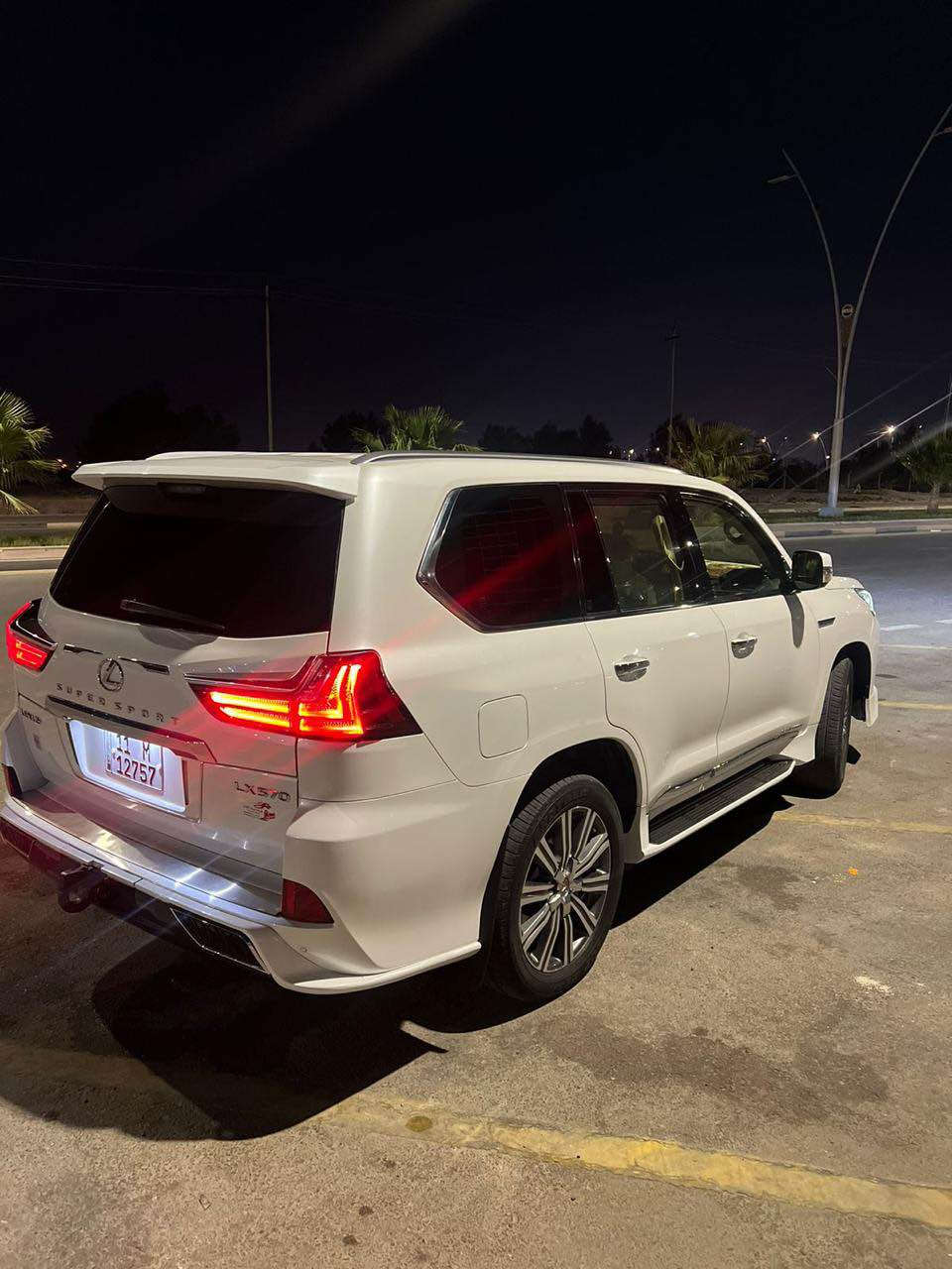 لكزس LX-570 2017

• محرك V8 سعة 5.7 ليتر يولد 383 حصان

• ناقل حركة أوتوماتيكي من 8 سرعات.  

• نظام دفع رباعي كامل (4WD) 

• مزودة بأنظمة مساعدة ذكية مثل نظام ما قبل التصادم، مراقبة النقطة العمياء، ونظام تثبيت السرعة التكيفي.  

• مواد داخلية فخمة، تشطيبات عالية الجودة، وتجهيزات راقي

• السيارة مرقم و جاهز

• ماشي: 88 الف 

• حادث: بدون صبغ، كلين تايتل

• سعر: 645 ورقة وبي مجال قليل

• عنوان، البصرة 

• للمزيد من المعلومات الرجاء اتصال علي رقم التالي

***********

*********** البصرة, العراق
