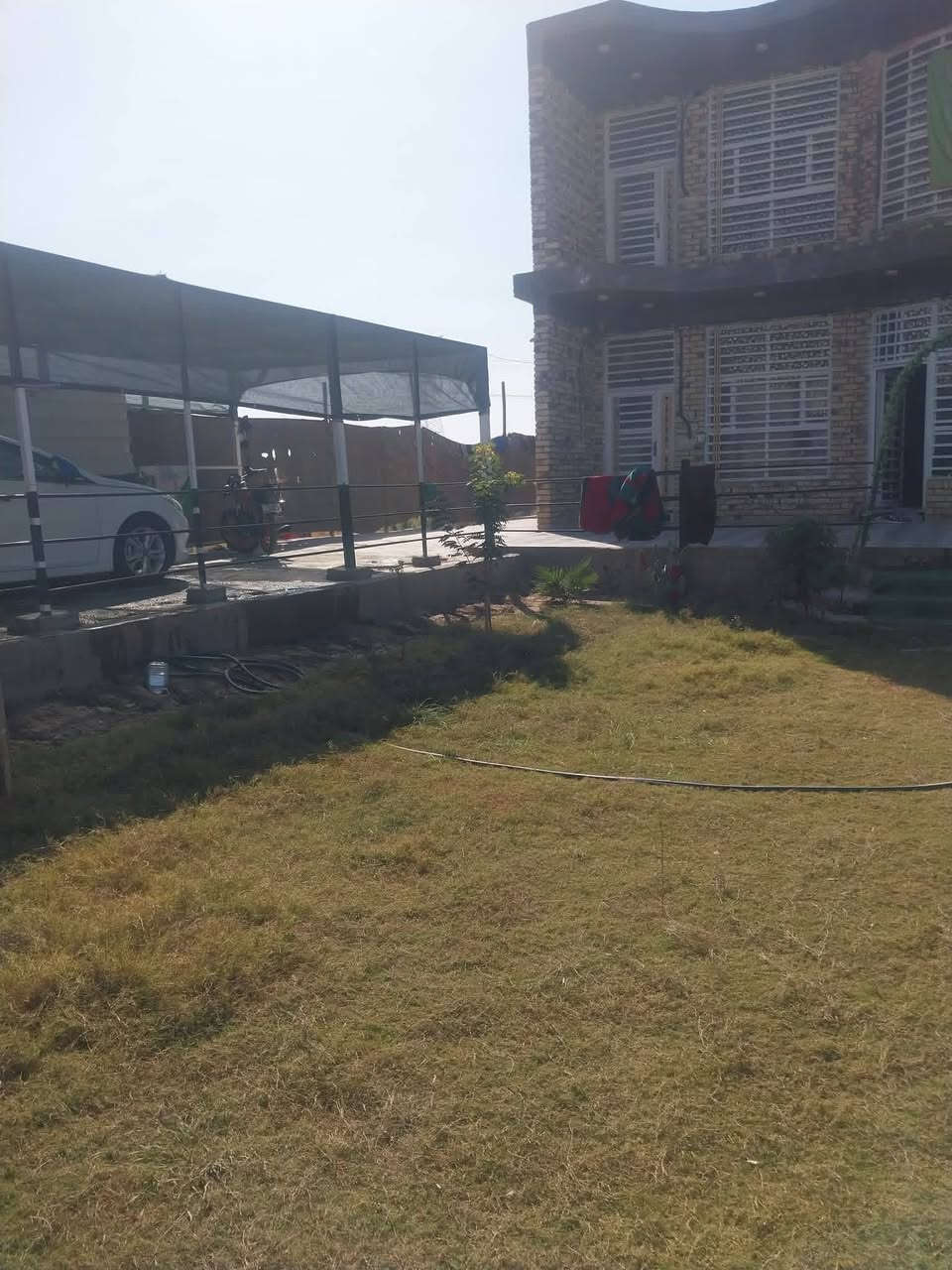 السلام عليكم/للبيع دونم يحتوي على بيتين مساحه البيت الواحد /270/الموقع بابل /تبعد عن الامام بكر (ع)كيلو الاستفسار على  الرقم التالي /***********
