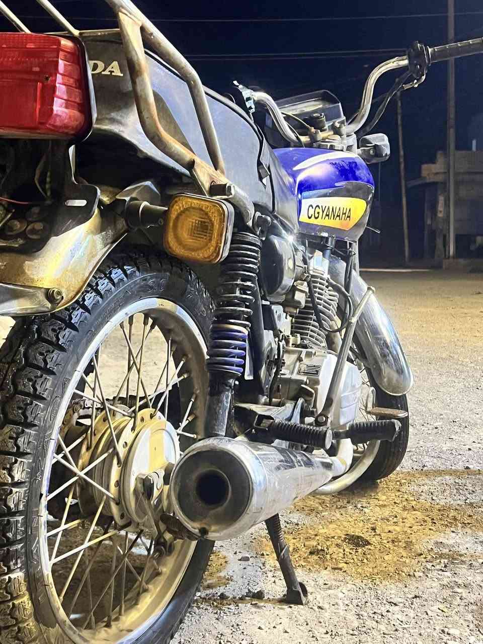 سلام عليكم ، ماطور موديل ٢٠١٧ كامل مكمل
صلنصه جعره صوت عالي 
شلعه ومعدل 
كله شغال سلف مرات يشتغل ومرات ما يشغله 
لايت كامل شغال 
محركه نضيف 
ملاحضه : التأنكي بي زرف بسيط 
السعر٣٠٠ وبي مجال حك الجيه للتواصل خاص او *********** دكو عل رقم هم
