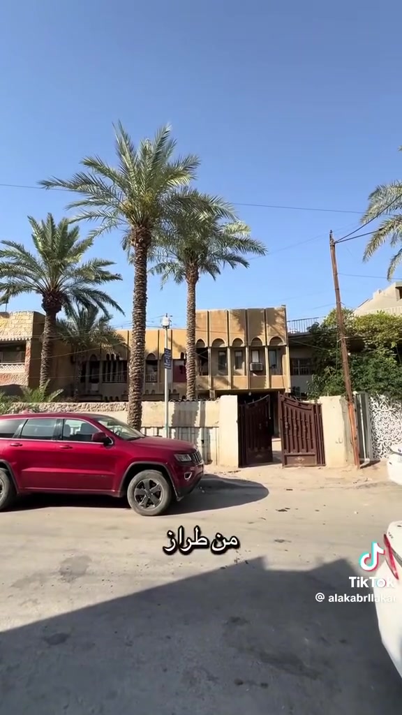 السلام عليكم
بيت كلاسك بناء ١٩٨٠

للبيع 

الطالبيه 

يحتوي على كراج حديقه اماميه مطبخ +مخزن  هول 

ستقبال غرفه حولي جبير وترك بي حديقه 

الطابق الثاني 

خمس غرف +هول ستراحه 

المساحه ٤٨٧

الواجها ١٦

نزال ٣٠

العنوان الطالبيه البيضاء 

فرع قريب الشارع العام 

الاستفسار اكثر الاتصال 

علماً اني صاحب الدار 

***********
