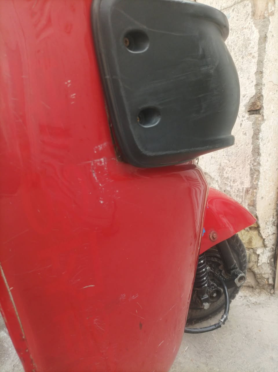 سلام عليكم تكتك باجاج موديل 2018تكتك نضيفه كلشي كامل بيهه گبل للشارع رقم وسنويه 0787463050/*********** السعر 5ونص وبيهه مجال
