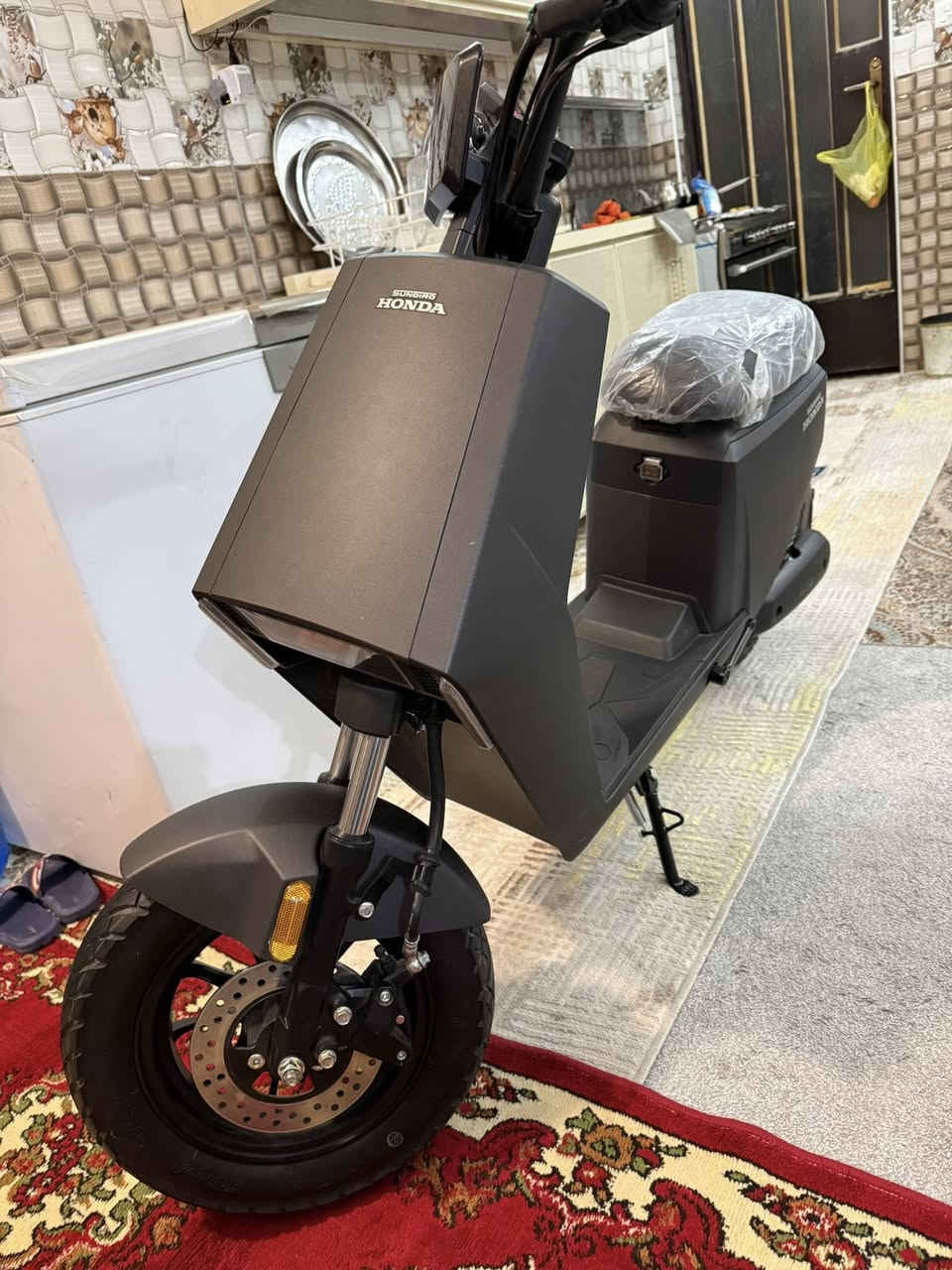 السلام عليكم
دراجة هوندا S08ليثيوم للبيع 
جديدة مشحونة مرتين وجميع ملحقاتها موجودة

سرعة / 45

الدراجة نظيفة . نظافتها 100/100

السعر1100000 مليون ومية الف 

للاستفسار واتساب / ***********
