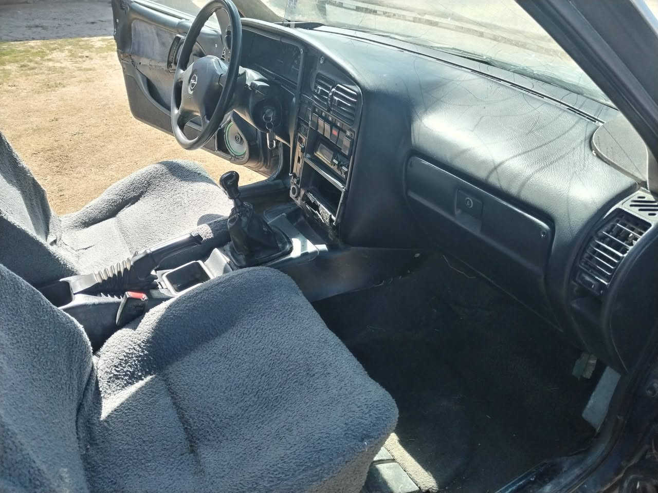 السلام عليكم
سياره اوبل اوميگا ستيشن للبيع
 السعر 12$ وبيها مجال للشراي 

محرك 20 محوره كابريته 
تايرات نص عمر
فحص كركوك سنويه خضره 
العنوان: البوعجيل
للأستفسار الأتصال على الرقم ***********
