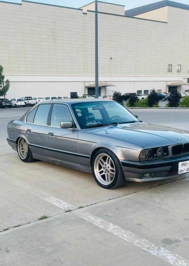 سلام‌علیکم ورحمةالله
کوردی✍️ و عربی✍️

بی ئیم BMW 5250 بۆفرۆشتن

- مۆدێل 1993 ژمارەهەولێرە

- فول مواسەفاتە گێڕعادیە

- پێشی کەپسە 1 چاملغی دواوەی گۆڕاوە

- غەڕامە 900 دۆلاری لەسەرە

- سەیارەیەکی زۆرجوان و بێکێشەیە ژمارە هەولێرە گێڕومەکینە و تەقەوڕەقە و بەناوکردن و هەمووشتێکی بەشەرتە

- نرخی 53 وەرەقەیە و معامەلەیەکی برایانەشی تێدایە
شوێن هەولێر
۰۷٥۰۳۷٤۳۰۳٦
کۆڕەک ڤایبەر واتساپ
----------------------------

عربی✍️

سیارە بی ام ٥۲٥ BMW للبيع

- مودیل ۱۹۹۳ رقم‌اربیل تحويل بشرط

- فول موا‌صفات گیرعادی

-سیارە بجم کبس فقط واحد جاملغ خلفي مبدل

-  ۹۰۰ دولار عليها غرامه

 - سياره نضيفه جدا رقم‌اربیل تحويل وكاله گیرمحرک حدادیە کلشی بشرط

سعر ٥۳ ورقه وبیهامعاملە
مكان اربيل

للاستفسار اتصل برقم صاحب سياره
۰۷٥۰۳۷٤۳۰۳٦ أربيل, العراق
