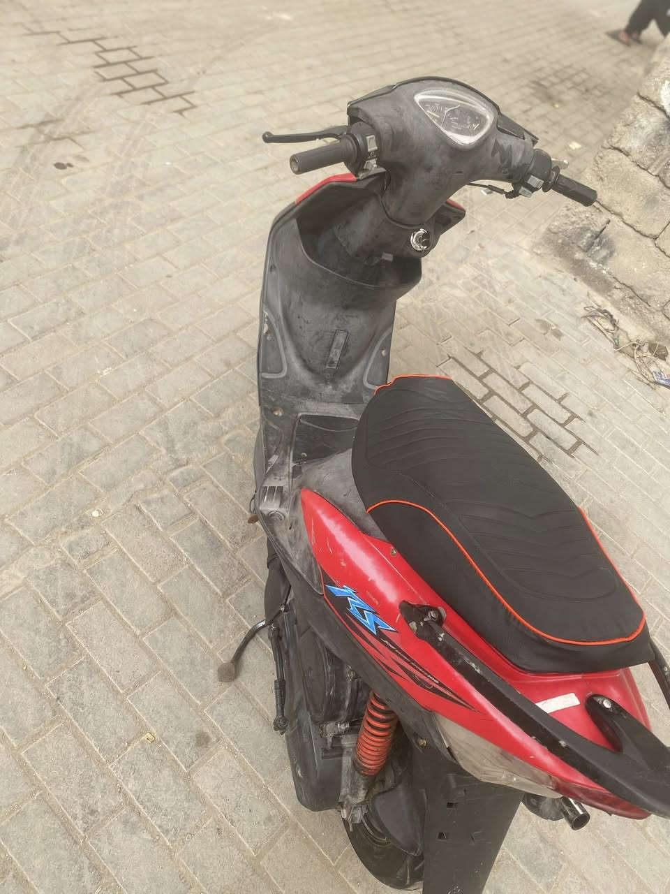 السلام عليكم
مااكس عدله ياباني 120 
دراجه مكفوله محرك  بلادي شرط الفحص 
دراجه فوول ملاح كفرات بلادي ختم واحد 
شلعه ومعدل  110 فوول متنكض
كلشي شغال سلف  هندر اشاير  كلوبات سكنات  عينه لونين   كلشي عل بلاد  

احلا من صور بالف مره 
سعر   750. وبيهه مجال قليل 
شراي يتصل
مكاني بصره 
***********فقط واتساب
