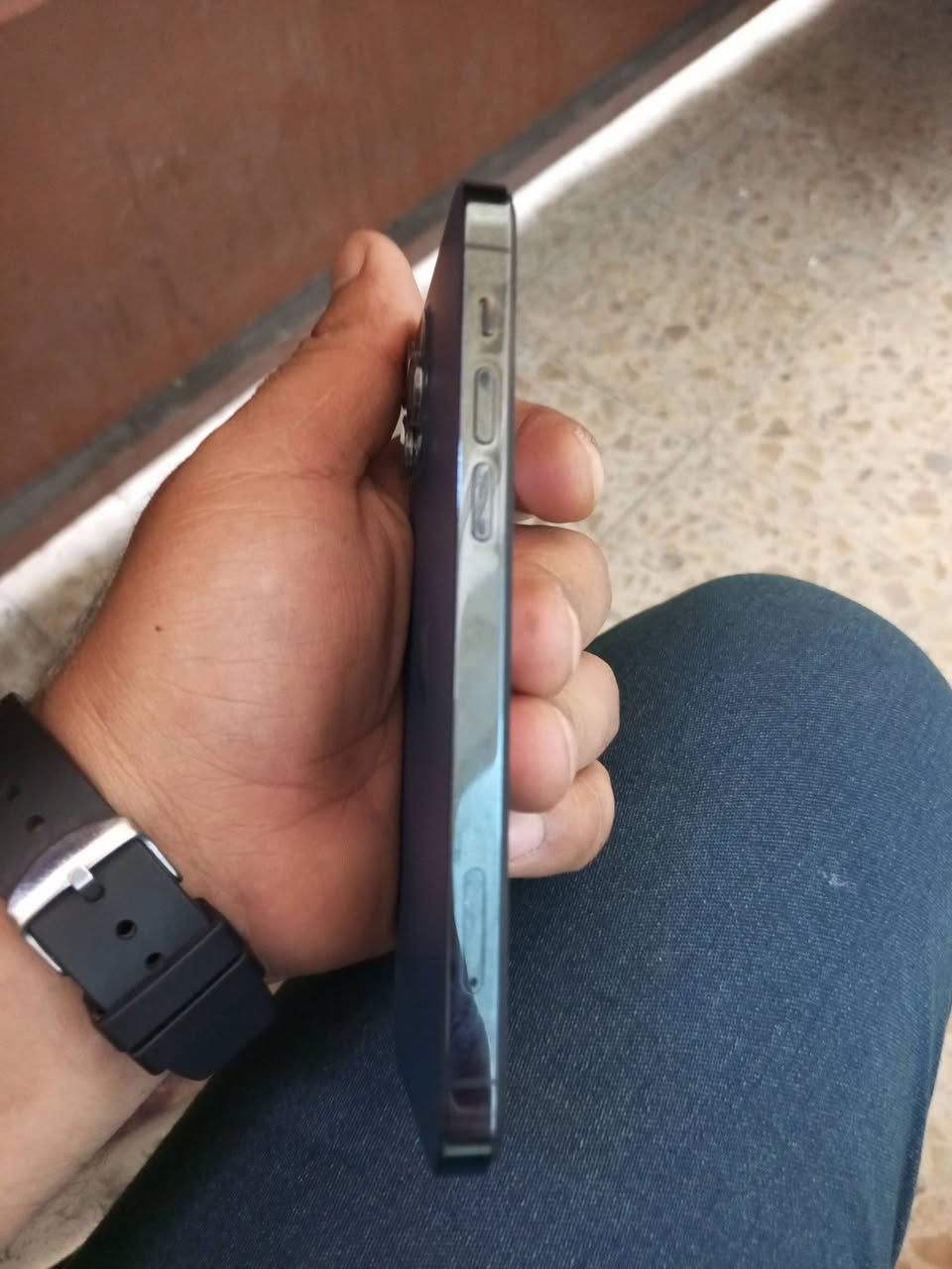 السلام وعليكم 12 عادي ذاكره 256 فيس ايدي واكف وبدل شاشه اصليه مال جهاز انطي ضمان بيهه الاتصال ***********
