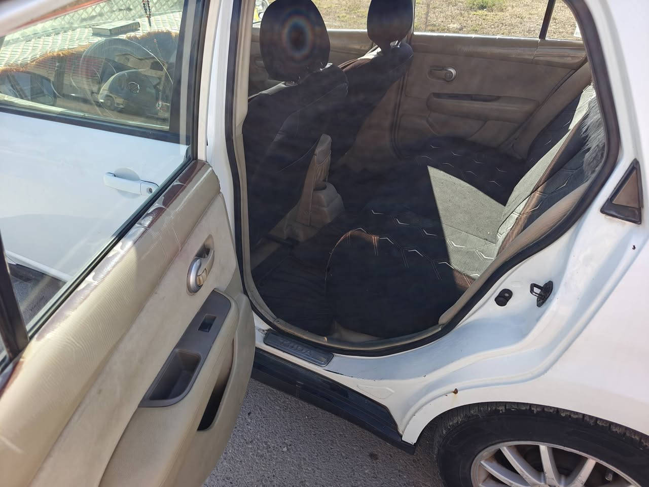 السلام عليكم 
نيسان تيدا 2008 بدون صبغ 
شرط كير محرك تدفئة تبريد شغال
بيها كوبون والسيارة بأسمي
السعر 82 شراي اتصل ***********
